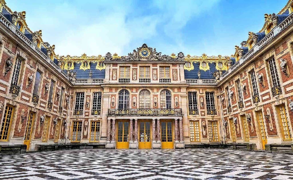 9D / 8N Paris Tour Package